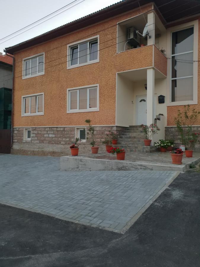 Pretty Garden Villa Orsova Luaran gambar