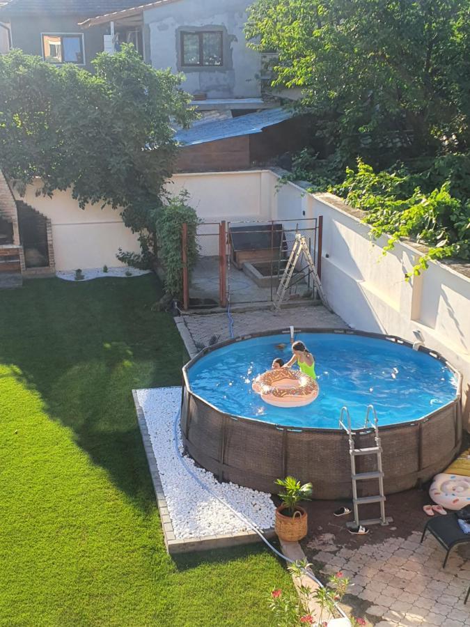 Pretty Garden Villa Orsova Luaran gambar
