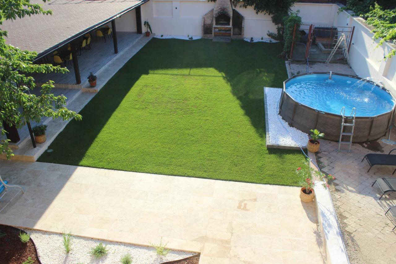Pretty Garden Villa Orsova Luaran gambar