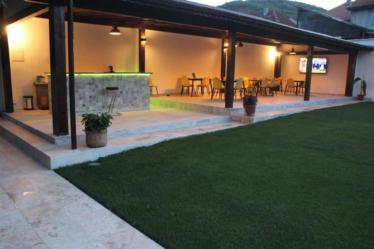Pretty Garden Villa Orsova Luaran gambar