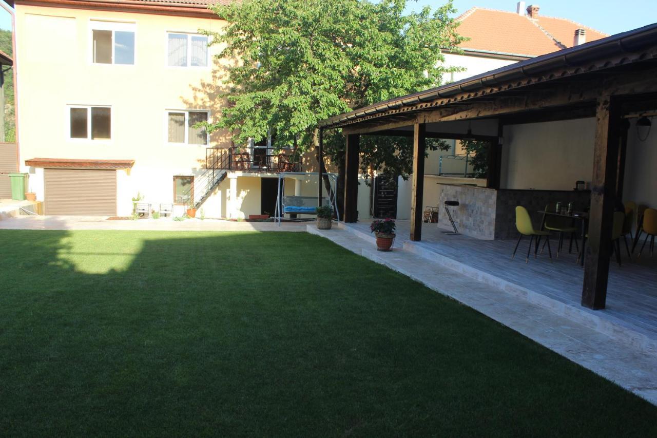 Pretty Garden Villa Orsova Luaran gambar