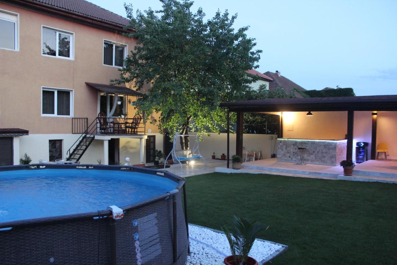 Pretty Garden Villa Orsova Luaran gambar