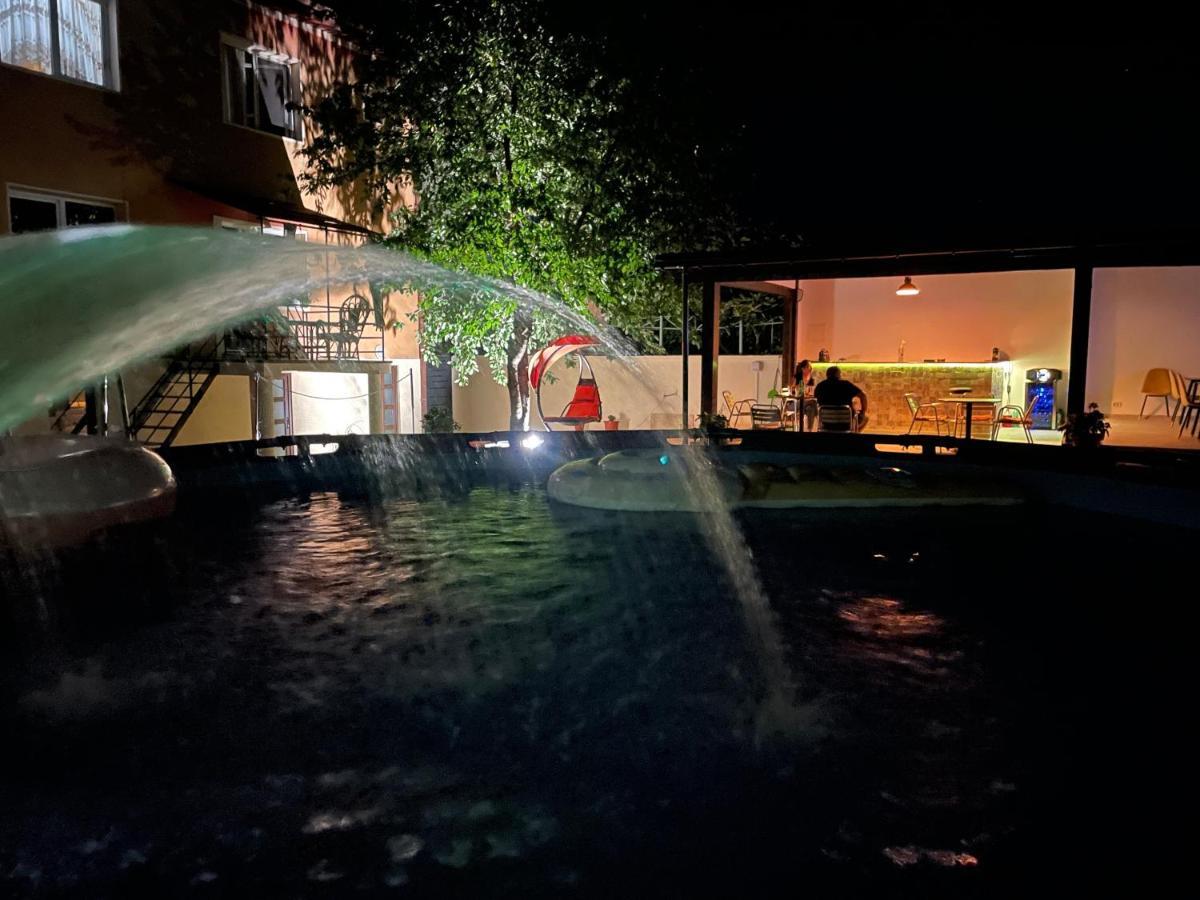 Pretty Garden Villa Orsova Luaran gambar