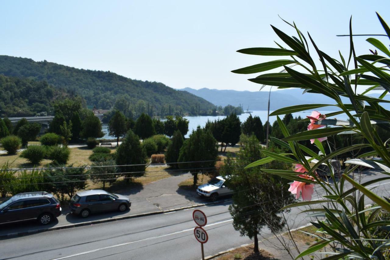 Pretty Garden Villa Orsova Luaran gambar